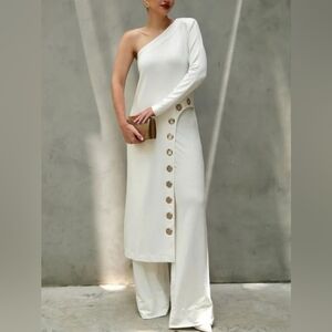 Stunning 2pc one shoulder pant suit.